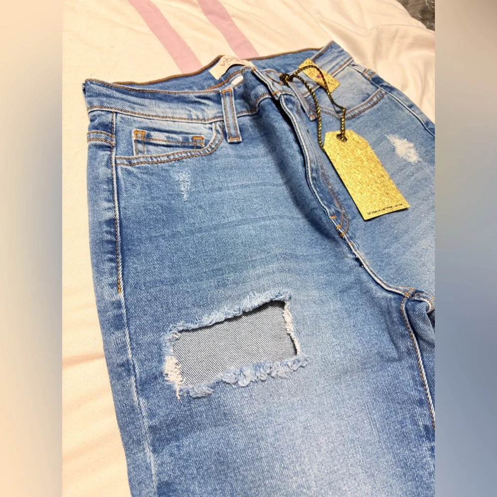 Vibrant Women's Light Blue Ripped Skinny Jeans - Picture 3 of 4